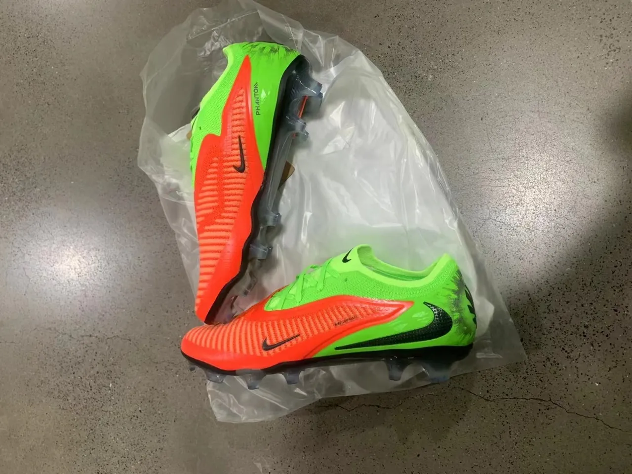 Nike Phantom GT Vert Rouge partie supérieure en tricot lacets asymétriques terrain ferme chaussures de football 10