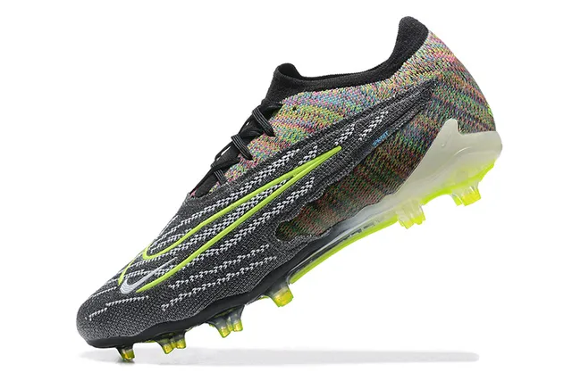 Nike Phantom GT 多彩霓虹绿 硬地足球鞋 4