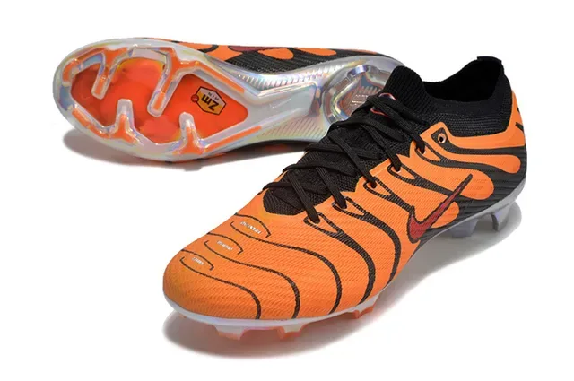 Nike Phantom GT Chuteira Orange Flame Knit para campo firme 3