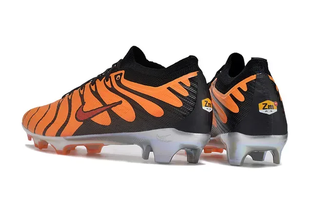 Nike Phantom GT Chuteira Orange Flame Knit para campo firme 4