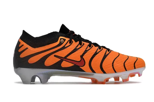 Nike Phantom GT Chuteira Orange Flame Knit para campo firme 5