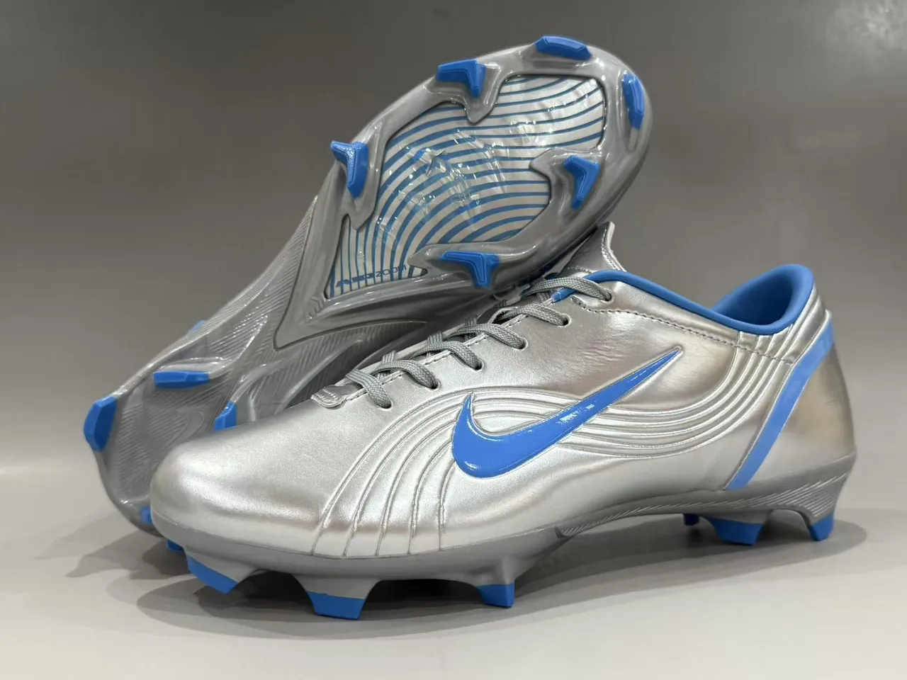 Nike Phantom GT Silver and Blue Firm-Ground Soccer Shoes 3