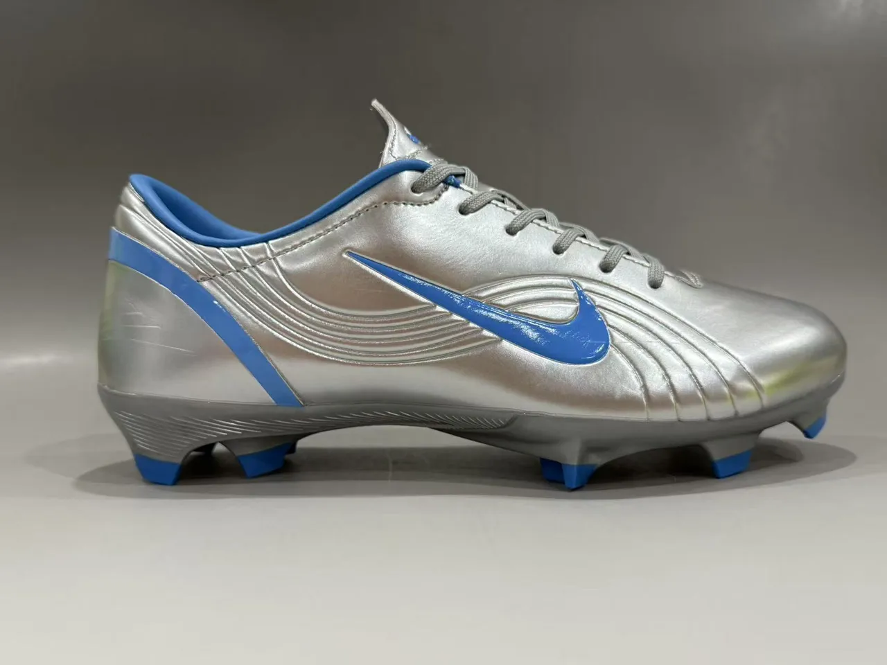 Nike Phantom GT Silver and Blue Firm-Ground Soccer Shoes 8