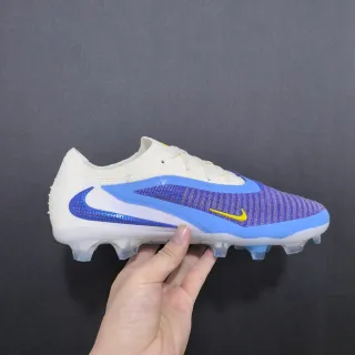 Nike Phantom GT Blanc et Violet Upper en tricot Lacets asymétriques Terrain ferme Chaussures de football