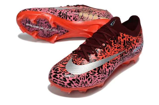 Nike Zapatos de fútbol rosa y negro de corte bajo con cuello de ajuste dinámico impresión abstracta salpicada superficie firme 3