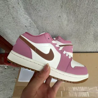 Nike أحذية رياضية لايف ستايل سيليوتيو وردي وبني لوتوب كولور بلكد جلد علوي