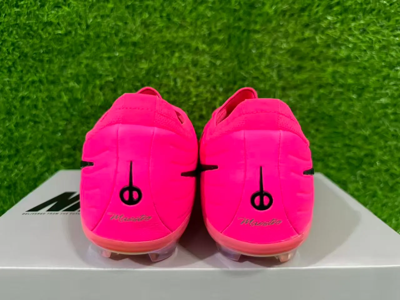 Nike গোলাপি নারঙ্গি লো-কাট সিন্থেটিক উপরের অংশ রিবড টেক্সচার ফার্ম-গ্রাউন্ড ফুটবল জুতা 5