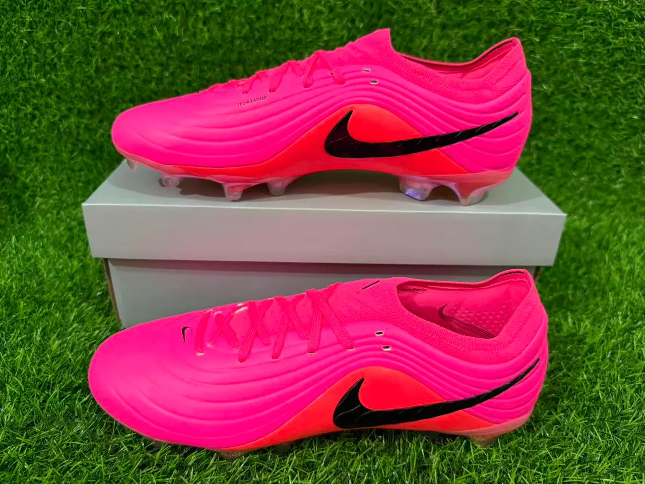 Nike গোলাপি নারঙ্গি লো-কাট সিন্থেটিক উপরের অংশ রিবড টেক্সচার ফার্ম-গ্রাউন্ড ফুটবল জুতা 8
