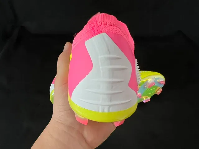 耐克 粉色 黄色 低帮 袜套合身 上部 非对称鞋带 硬地 足球鞋 3