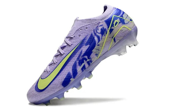 Nike Tênis de futebol roxo e verde low-cut com upper de malha que se adapta como meia, solo firme 3