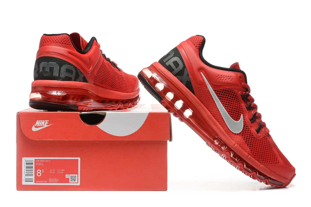 Nike Chaussures de Running avec la tige en mesh rouge et noir, amortissement d'air visible sur toute la longueur 2