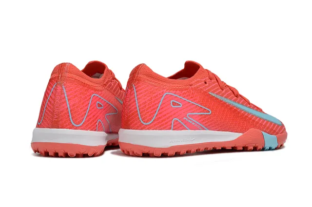 Nike Tênis de futebol turf vermelho e azul com upper de knit e gola integrada tipo meia 7