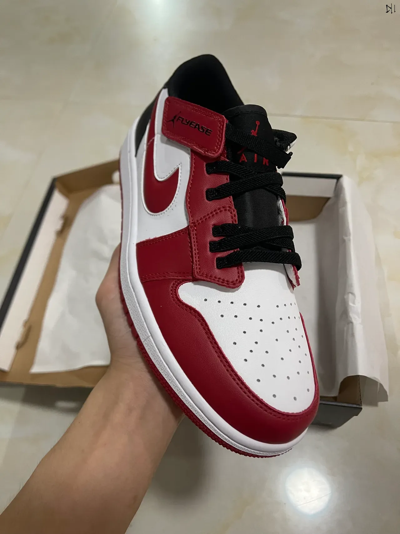 Nike 红白低帮真皮鞋面运动鞋 2