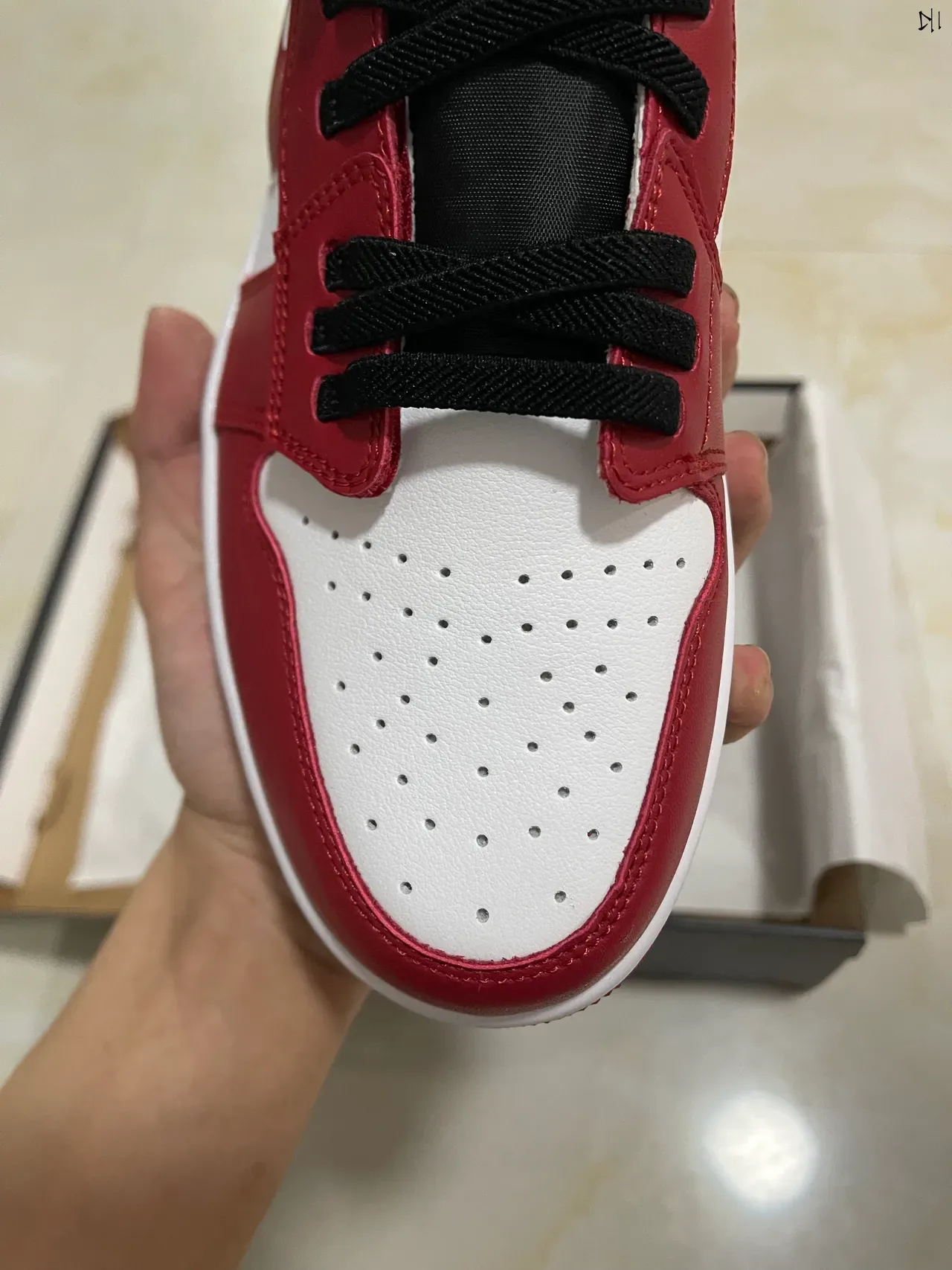 Nike 红白低帮真皮鞋面运动鞋 3