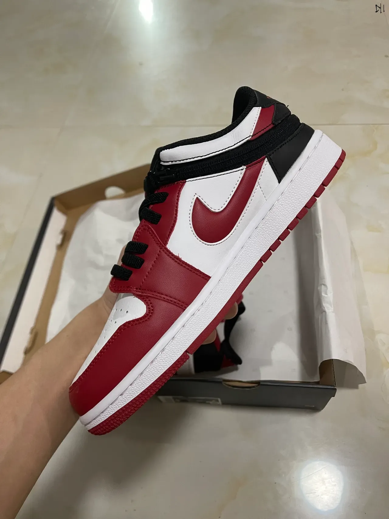 Nike 红白低帮真皮鞋面运动鞋 4