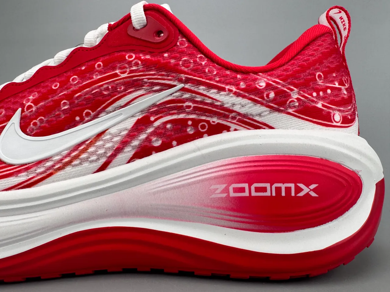 Nike Red White Sculpted Wavy Midsole Engineered Mesh Upper Running Shoes 3