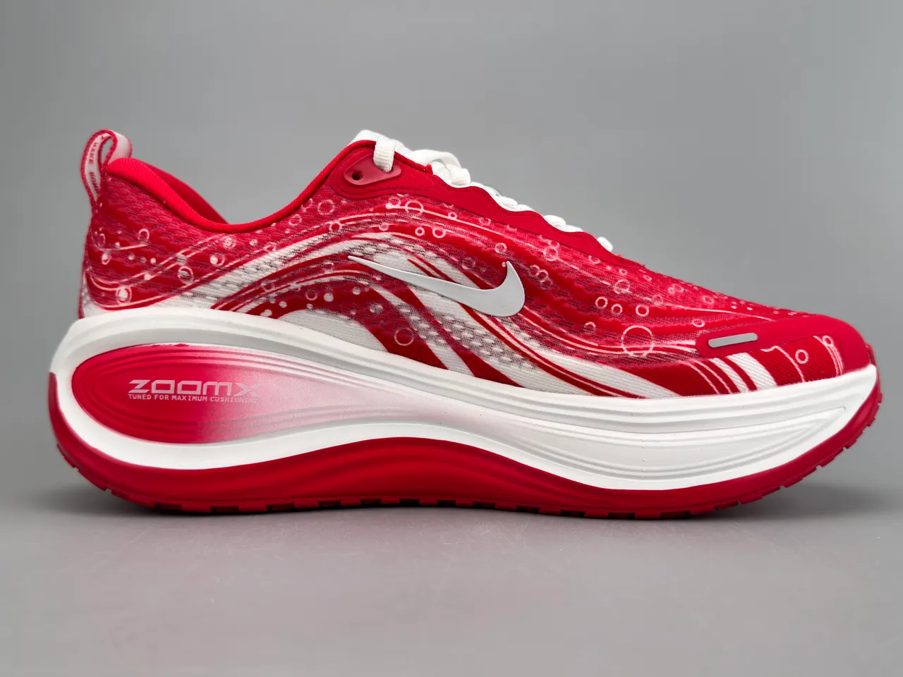 Nike Red White Sculpted Wavy Midsole Engineered Mesh Upper Running Shoes 10