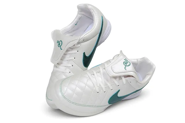 Nike Tiempo Legend White Green Quilted Leather Upper Metallic Swoosh Turf Soccer Shoes 7