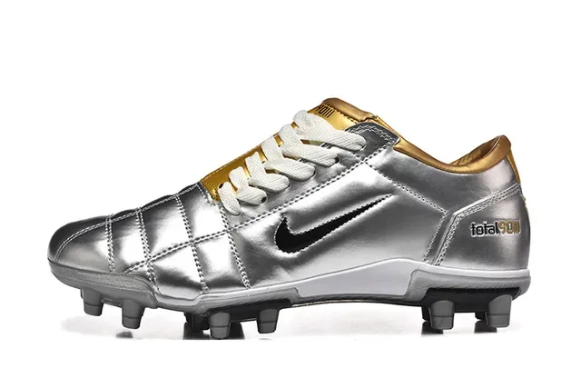 Nike Total 90 III Plata y Oro Metálico Zapatos de fútbol para terreno firme 10