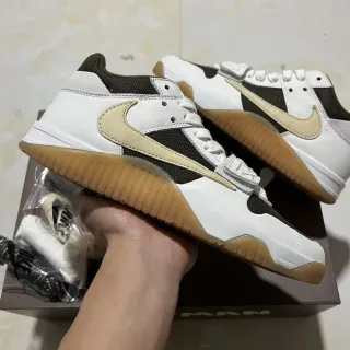 Nike Blanco Beige Low-Top Zapatillas Lifestyle De Material Mixto Superior