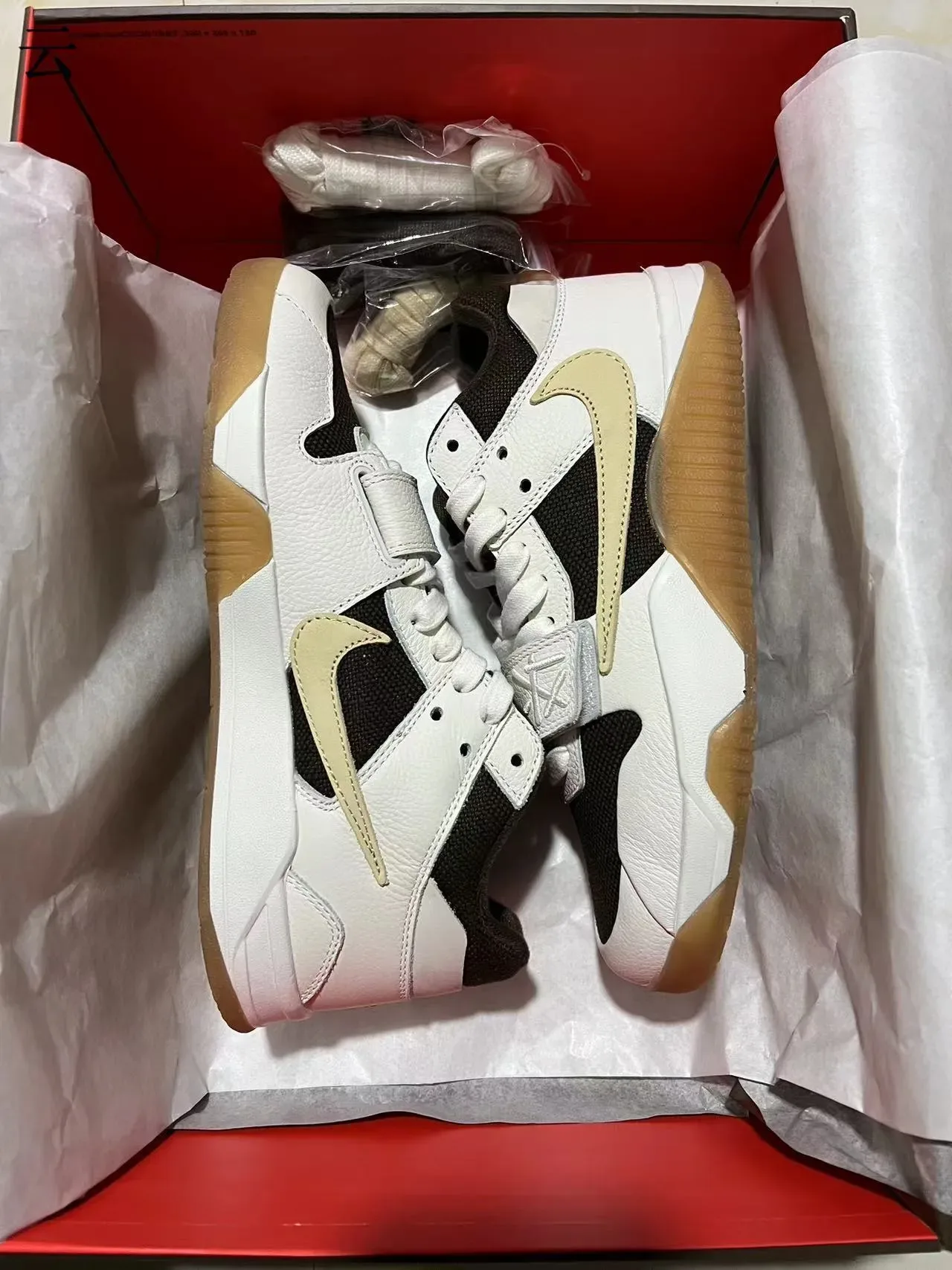 Nike White Beige Low-Top Mixed-Material Upper Lifestyle Sneakers 2