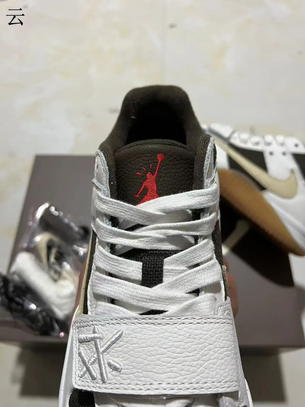 Nike White Beige Low-Top Mixed-Material Upper Lifestyle Sneakers 5