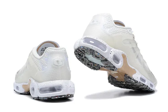 Nike White Beige Mesh Upper Visible Air Cushioning Chunky Sneakers 2