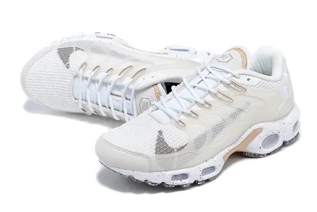 Nike White Beige Mesh Upper Visible Air Cushioning Chunky Sneakers 4