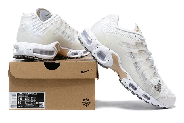 Nike White Beige Mesh Upper Visible Air Cushioning Chunky Sneakers 6