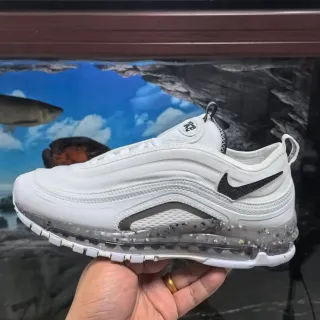 Nike Tênis Lifestyle Branco e Preto com Upper de Tricô e Sintético, Unidade de Ar Visível de Comprimento Total