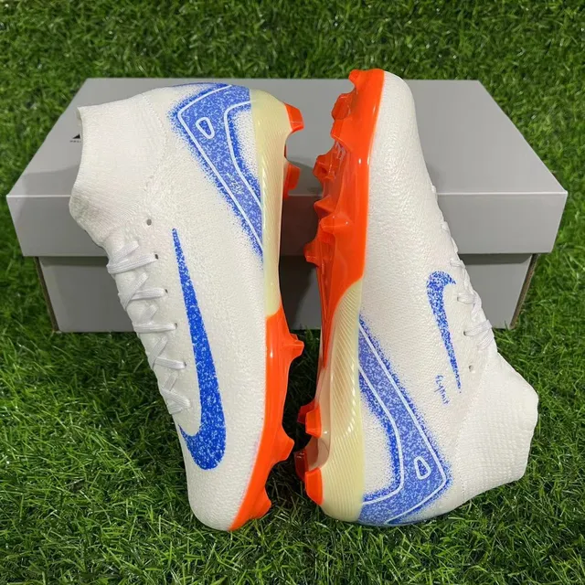 Nike Chaussures de football blanc et bleu col tricoté haut lacets asymétriques terrain ferme 9