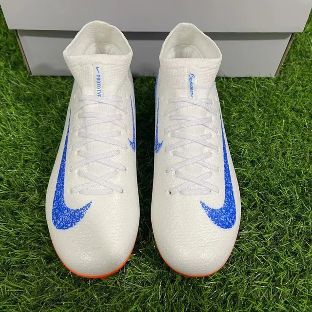 Nike Chaussures de football blanc et bleu col tricoté haut lacets asymétriques terrain ferme 11