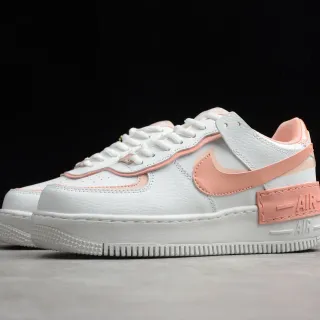 Nike حذاء أبيض وردي لايف ستايل جلد علوي منخفض