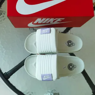 Nike أبيض أرجواني متعرج حزام وسادة قدم مولدة نعال