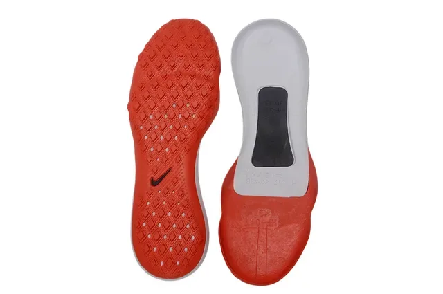 Nike Chaussures de Football Blancs et Rouges Low-Cut Knit Upper pour Turf 2