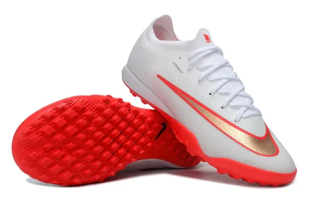 Nike Chaussures de Football Blancs et Rouges Low-Cut Knit Upper pour Turf 3