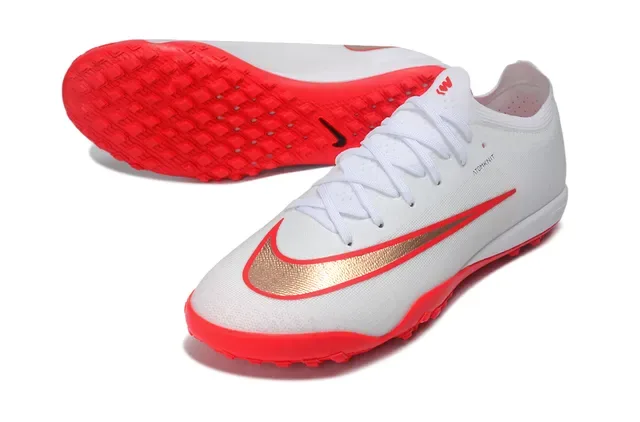 Nike Chaussures de Football Blancs et Rouges Low-Cut Knit Upper pour Turf 4