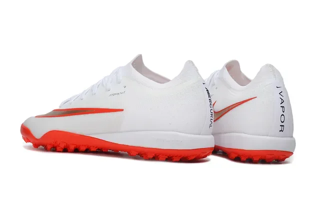 Nike Chaussures de Football Blancs et Rouges Low-Cut Knit Upper pour Turf 5