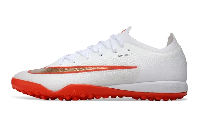 Nike Chaussures de Football Blancs et Rouges Low-Cut Knit Upper pour Turf 7