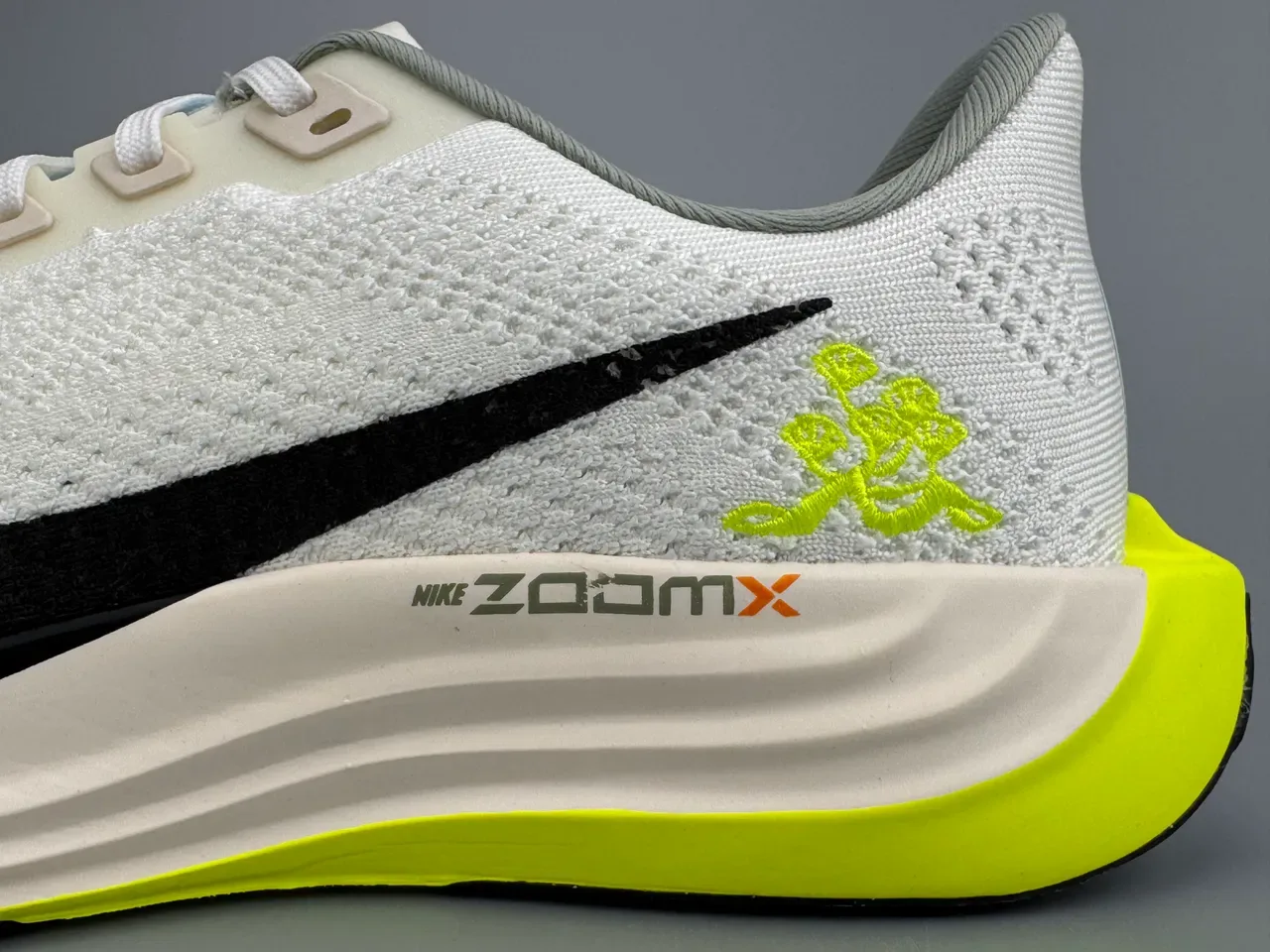 Nike White Yellow Knit Upper ZoomX Midsole Running Shoes 7
