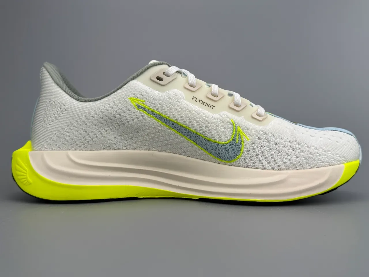 Nike White Yellow Knit Upper ZoomX Midsole Running Shoes 10