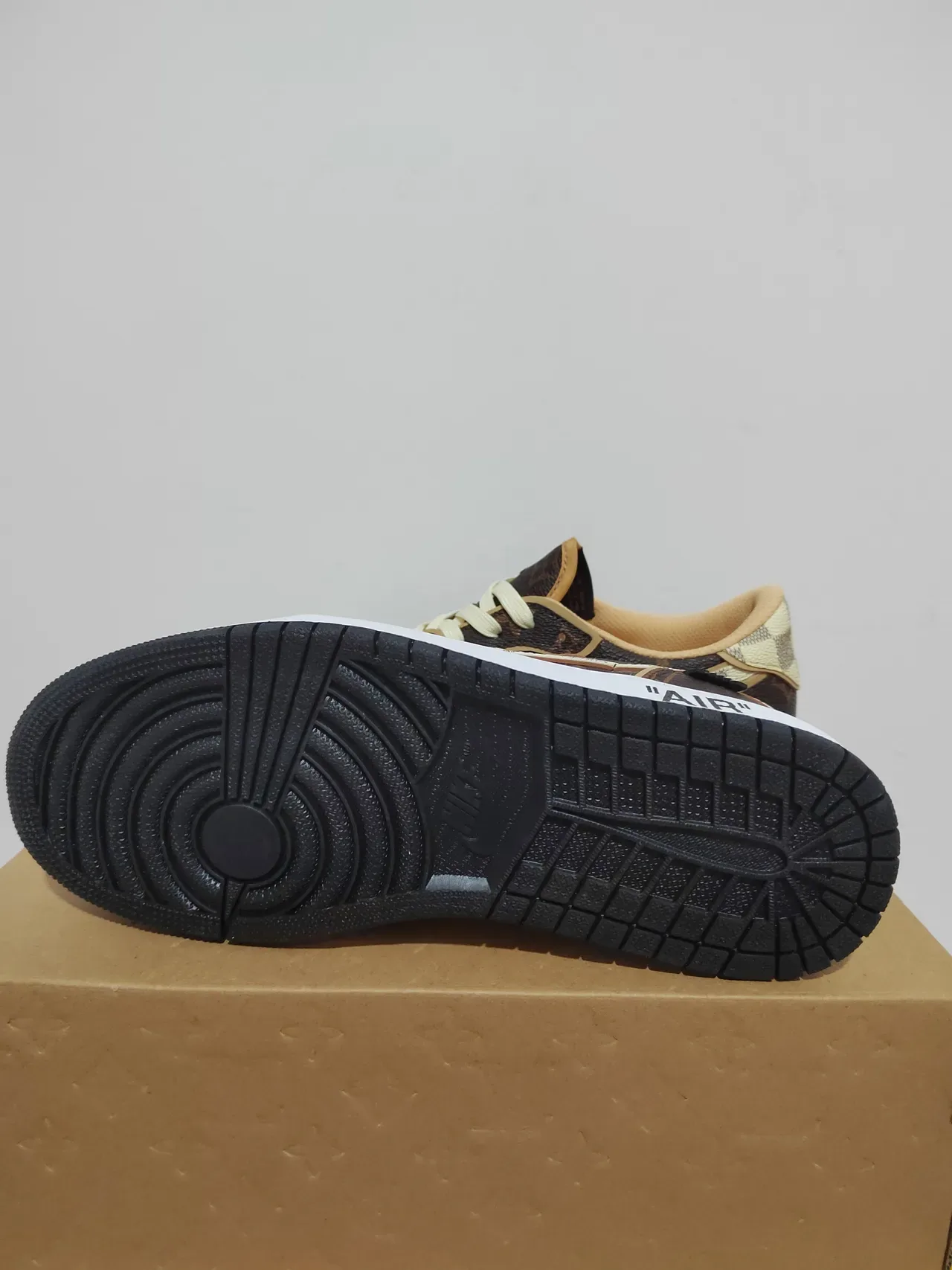 Nike x Louis Vuitton Air Jordan 1 Low Monogram Damier tênis lifestyle 4
