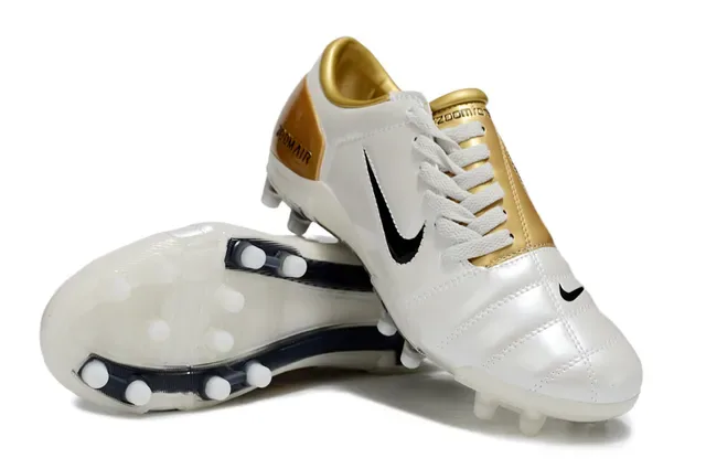Nike Zoom Air সাদা এবং সোনালি ফর্ম গ্রাউন্ড ফুটবল জুতা 4