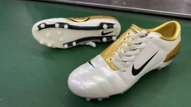 Nike Zoom Air সাদা এবং সোনালি ফর্ম গ্রাউন্ড ফুটবল জুতা 8