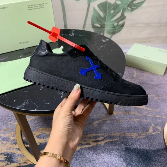 Off-White Sneakers Lifestyle Noir et Bleu Logo Flèche 4
