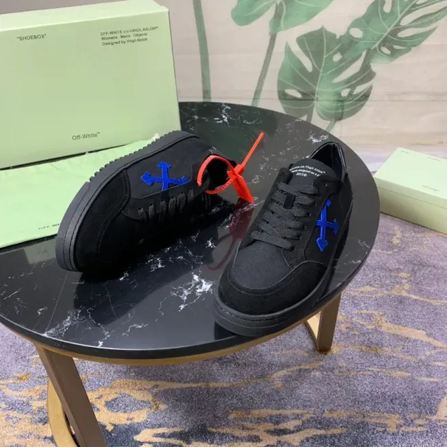 Off-White Sneakers Lifestyle Noir et Bleu Logo Flèche 6