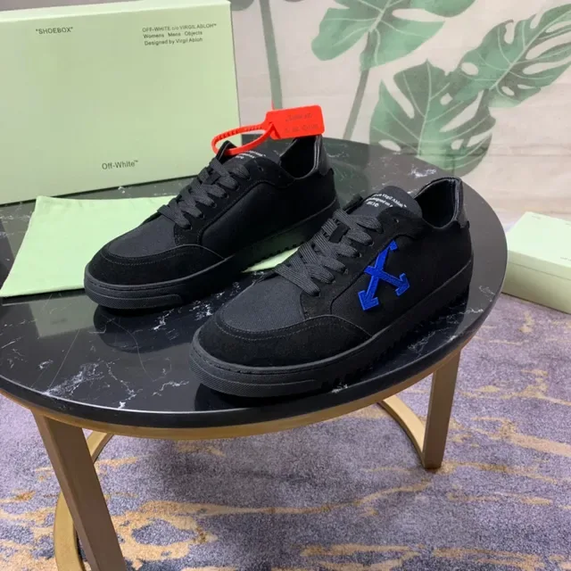 Off-White Sneakers Lifestyle Noir et Bleu Logo Flèche 8