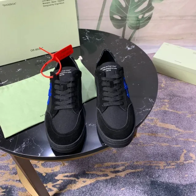 Off-White Sneakers Lifestyle Noir et Bleu Logo Flèche 9