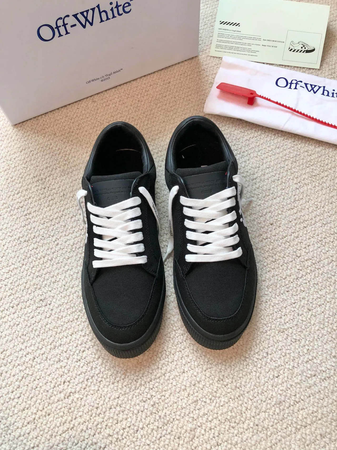 Off-White ستايل صناعي أسود وأبيض قماش لايف ستايل سنيكرز 3