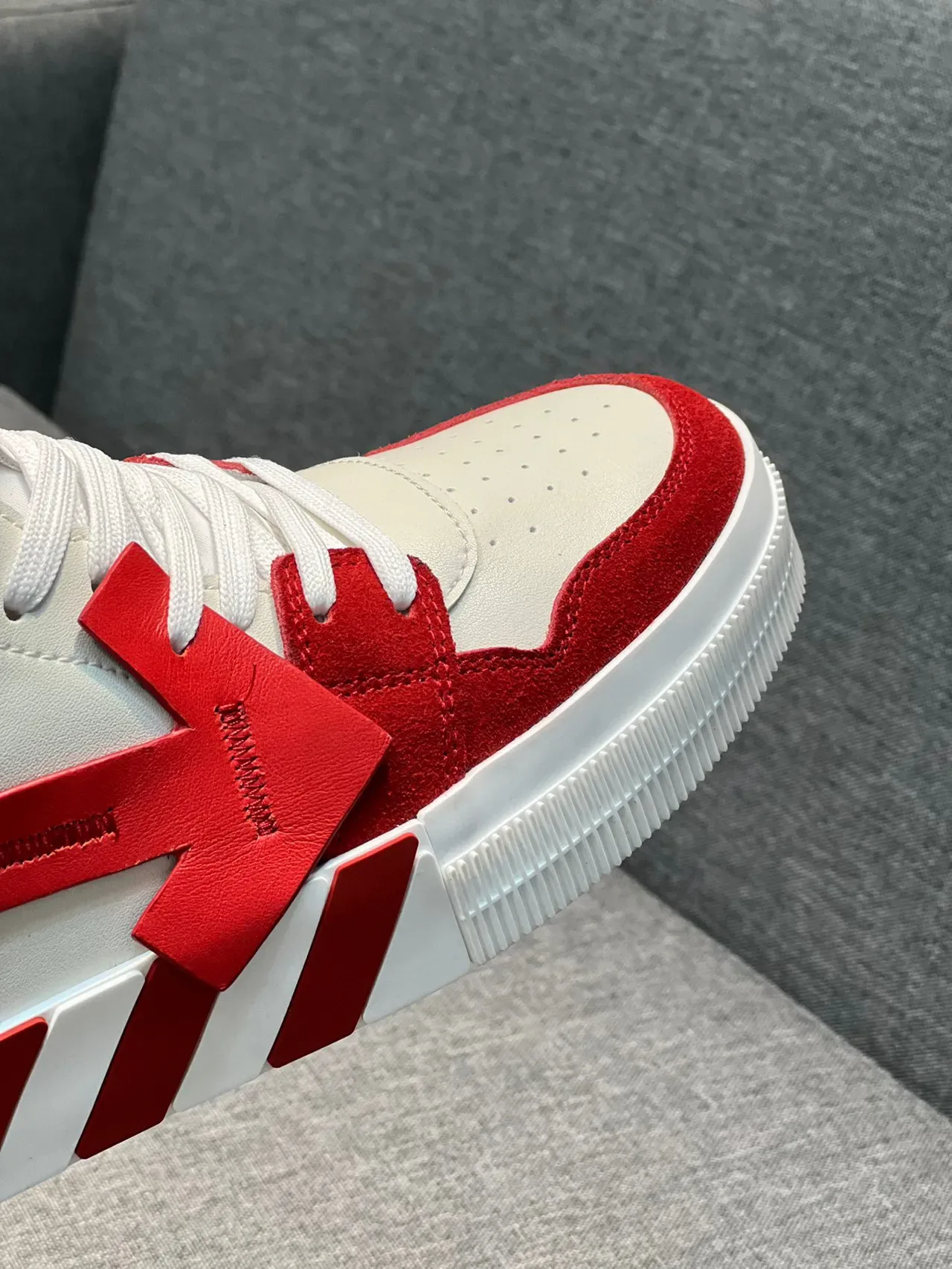 Off-White Tênis Lifestyle Vermelho High-Top Alça Zip-Tie Industrial 4